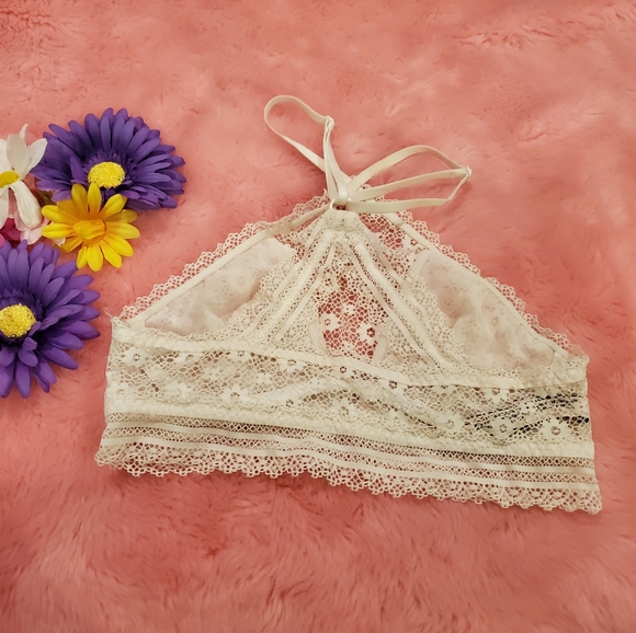 Victoria Secret unlined lace halter bralette - Picture 5 of 6